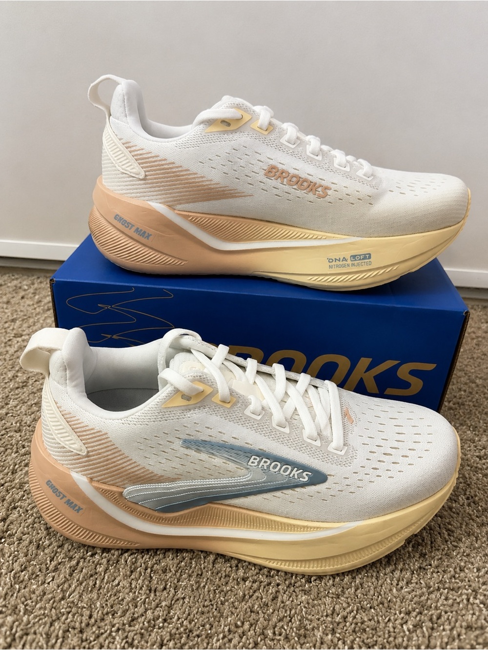 Women’s Brooks Ghost Max 4 120485 1B 173 Size 6 in White Rose Colorway